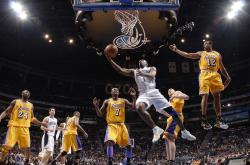 开云体育官方网站-苏亚雷斯爆发与非洲雄狮的獠牙，当个人英雄主义撞上铁血军团