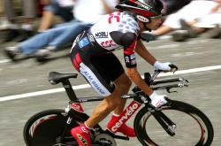 开云体育在线-铁闸锁敌锋，银盾镇山河，慈善赛里本泽马的防守艺术与尤文的整体压制