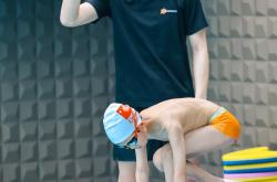 开云体育下载-游泳选手训练迎接挑战，锻炼坚韧意志的简单介绍