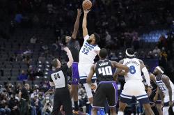 开云体育-76人再胜骑士，雷霆全队联手砍分