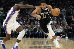 开云平台-雄鹿队主场大胜独行侠，拒绝连败的简单介绍