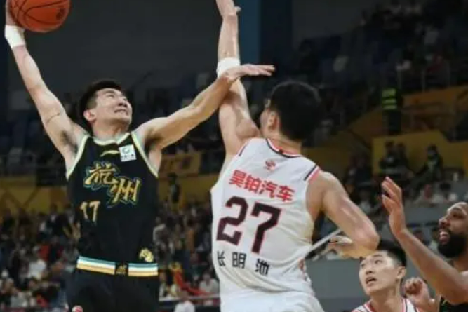 广东男篮实力横扫，夺得季后赛门票