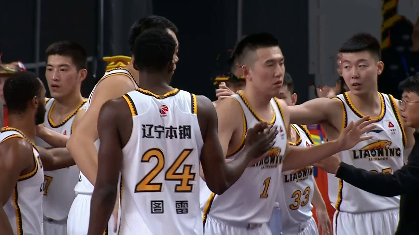 辽宁男篮险胜福建男篮，赛后庆祝气氛欢快的简单介绍