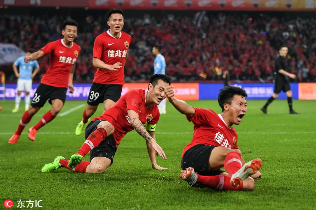 广州恒大2-0深圳佳兆业揽3分排名中超榜首的简单介绍