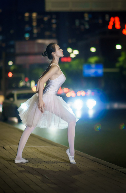 绿茵与地板的交响,恩比德的制胜一击如何照亮了那个意甲之夜