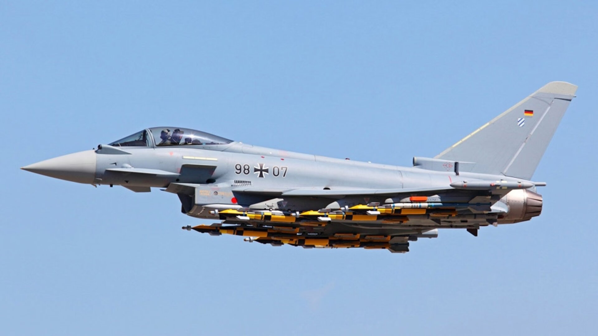 哈利伯顿狂飙40分创纪录,骑士加时鏖战险胜新疆队