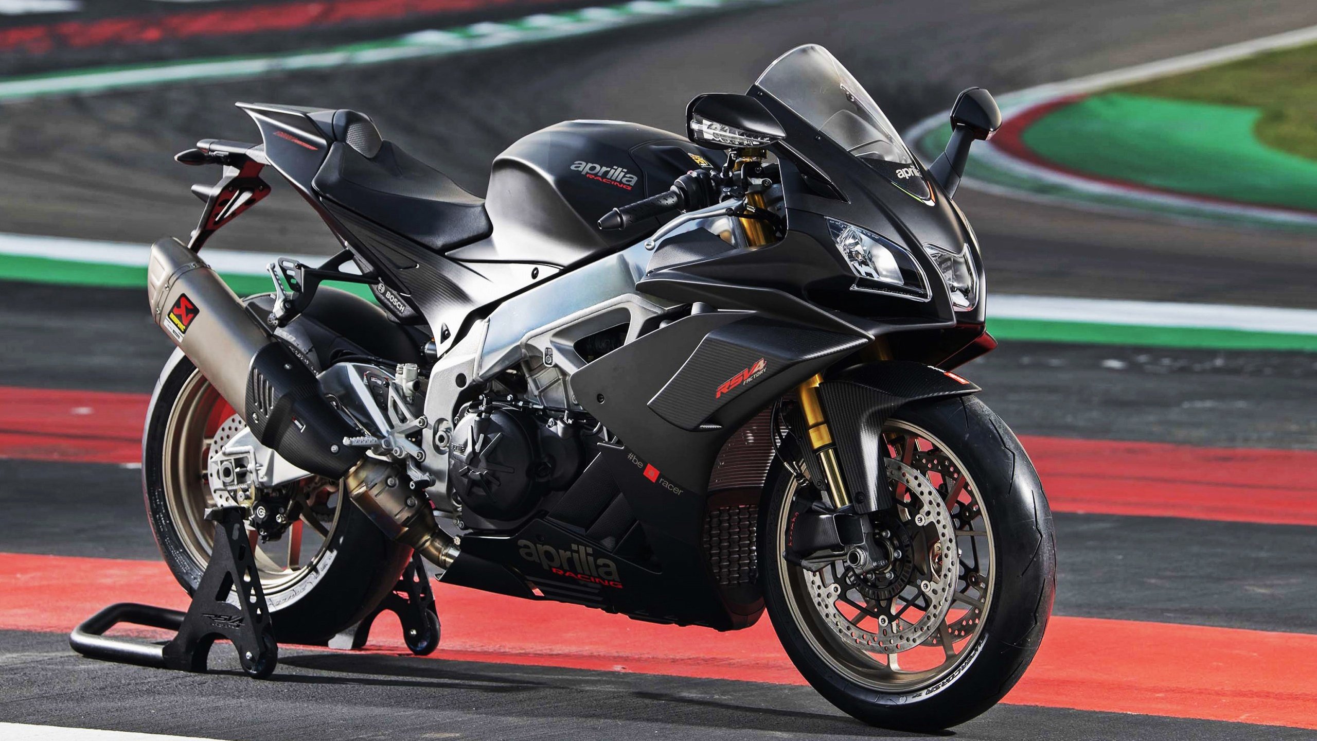 铁幕降临，当委内瑞拉用国家封锁的密度，让佩德里的舞蹈成为无解之谜